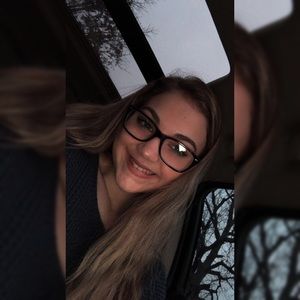 Meet your Posher, Kaylie